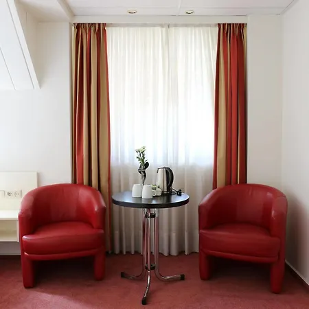 Hotell Js 4*